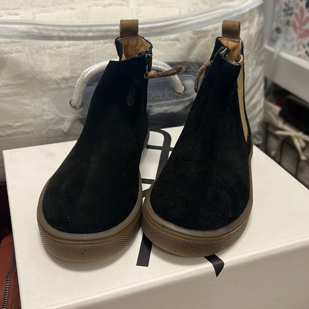 Freshly picked boys Chelsea boot size 11